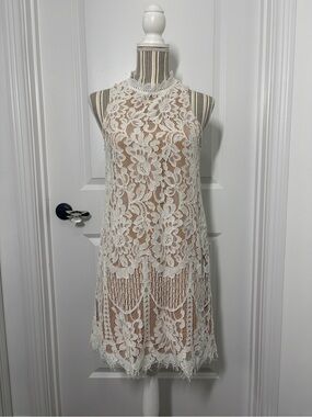 entro White Floral Lace Mini Dress
